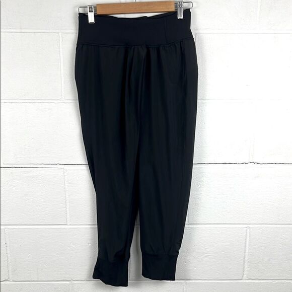 Lululemon women’s black sun setter jogger - Picture 1 of 6
